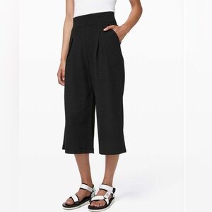 Lululemon Can You Feel The Pleat, 7/8 length, Palazzo, Wide-Leg Pant Size 10